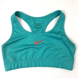 Nike Women’s sports bra size medium